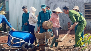Người thầy giáo CAND hết lòng với đồng bào dân tộc thiểu số